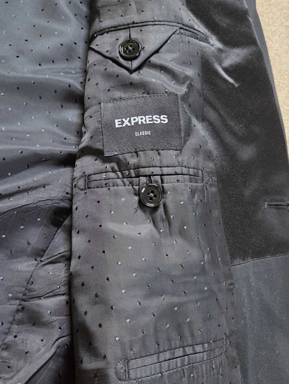 Express Classic tailored Tuxido 44S - Picture 5 of 11